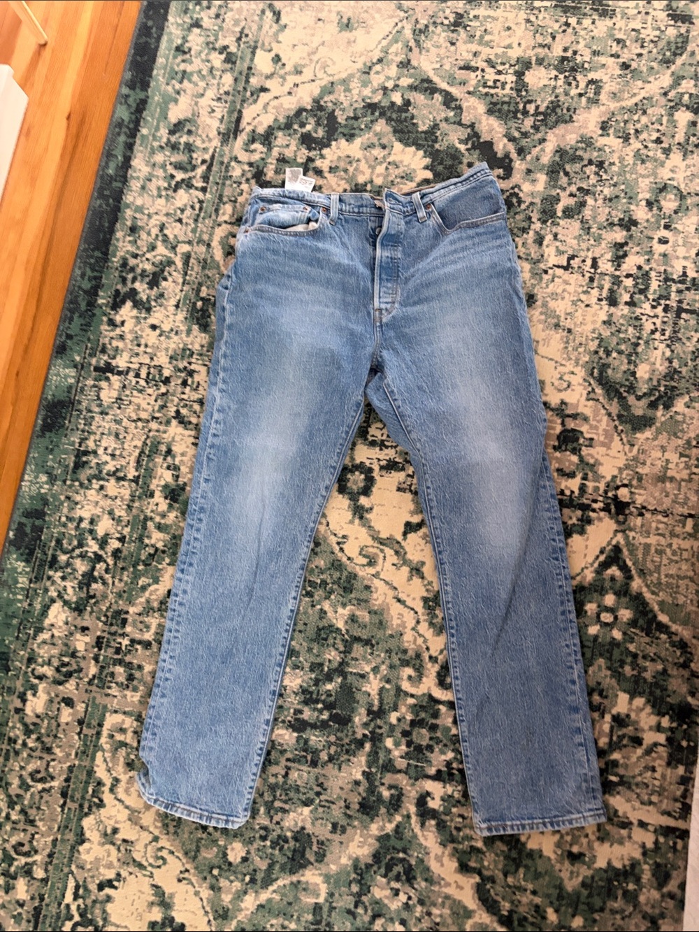 Straight leg button fly Levi 501 32 x 33 great condition